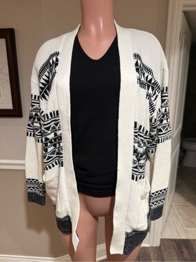 Express Open-Front Cardigan Sweater - Black & Cream Pattern